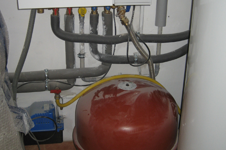 Heizgeräte mit Speicher und Installation photo
