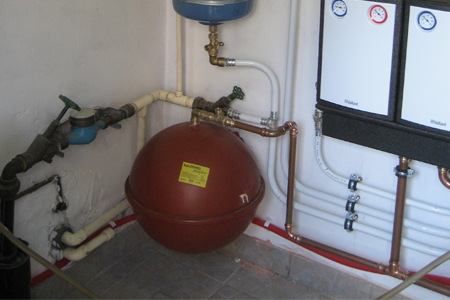 Heizgeräte mit Speicher und Installation photo