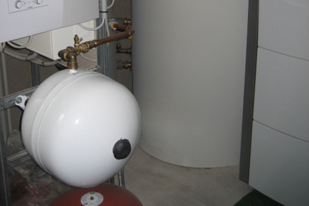Heizgeräte mit Speicher und Installation photo