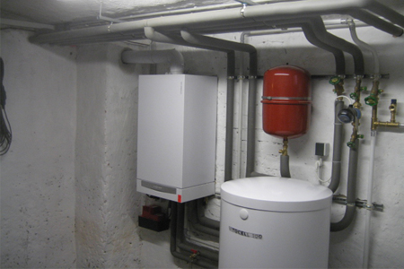Heizgeräte mit Speicher und Installation photo