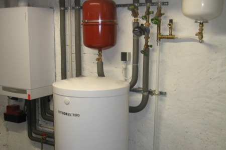 Heizgeräte mit Speicher und Installation photo