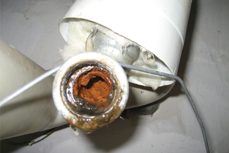 Reparaturen von Leitungen photo