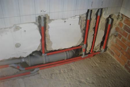 Reparaturen von Leitungen photo