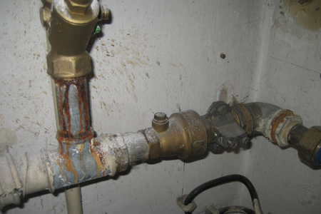 Reparaturen von Leitungen photo