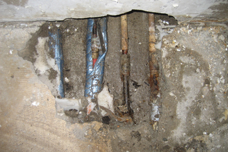 Reparaturen von Leitungen photo