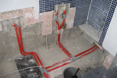 Reparaturen von Leitungen photo