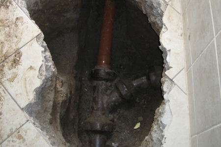 Reparaturen von Leitungen photo